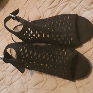 Unisa Peep Toe Black Mesh Sandal 8.5M